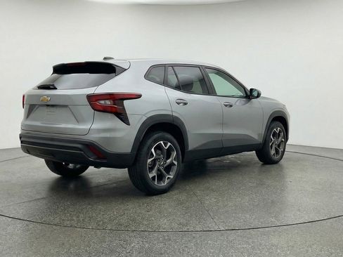 Used 2025 Chevrolet Trax LT image 9