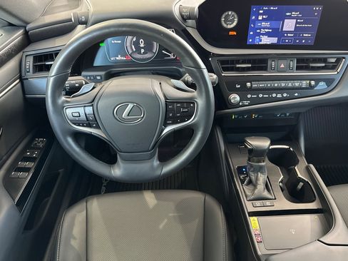 Used 2025 Lexus ES 300h w/ Premium Package FWD image 18