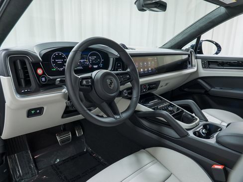 New 2026 Porsche Cayenne Turbo image 4