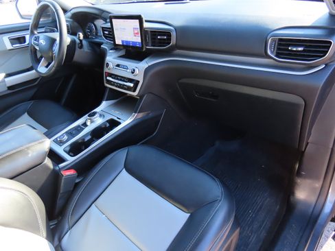 Used 2023 Ford Explorer XLT w/ Equipment Group 202A image 10