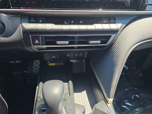Used 2025 Toyota Camry SE FWD image 23