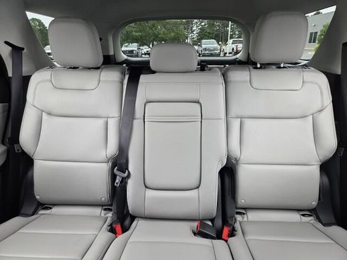 Used 2026 Ford Explorer Active w/ Active Comfort Package RWD image 10
