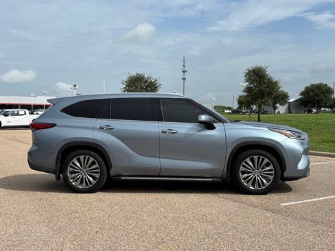 Used 2022 Toyota Highlander Platinum AWD/4WD image 4