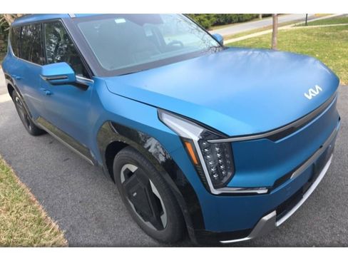 Used 2024 Kia EV9 Land AWD/4WD image 2
