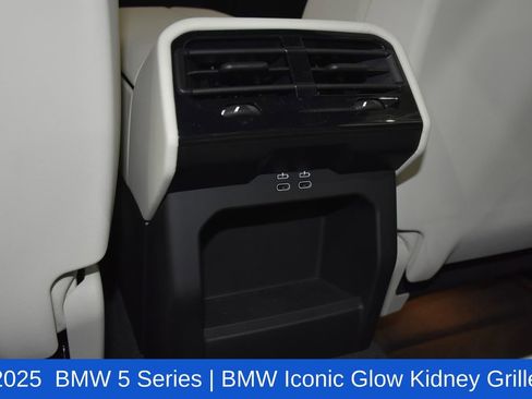 Used 2025 BMW 530i xDrive w/ Premium Package image 29