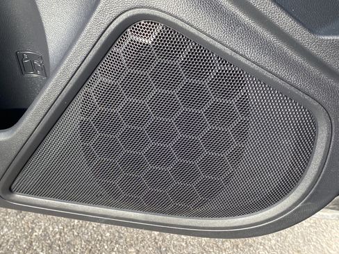 Used 2020 Subaru Outback Premium image 29