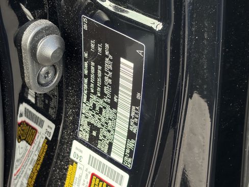 Certified 2025 Toyota Sienna XLE Woodland Edition AWD/4WD image 9