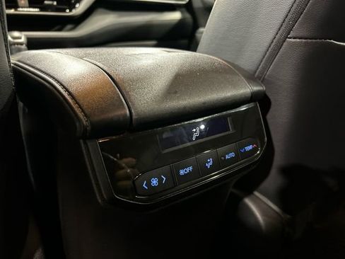 Used 2022 Toyota Highlander XLE FWD image 27