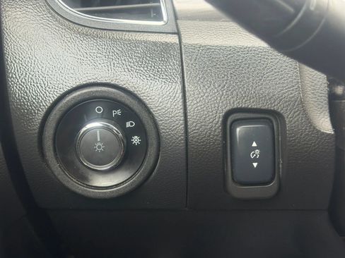 Used 2015 Ford Taurus SEL FWD image 23