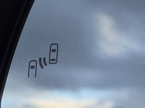 Used 2024 Toyota Venza LE image 14