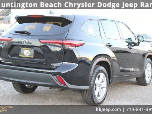 Used 2023 Toyota Highlander LE image 5