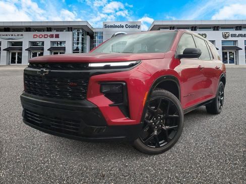 Used 2024 Chevrolet Traverse RS image 1
