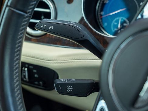 Used 2018 Bentley Bentayga Activity image 13