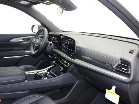 New 2026 Chevrolet Traverse LT w/ Sun and Wheel Package FWD image 23