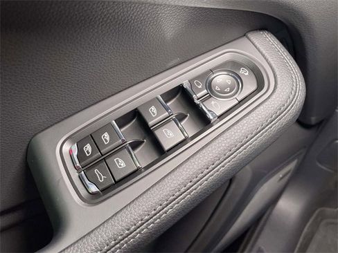 New 2026 Porsche Macan image 36