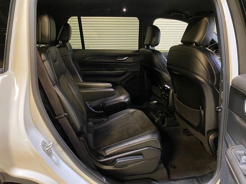 Used 2023 Jeep Grand Cherokee L Laredo RWD image 23