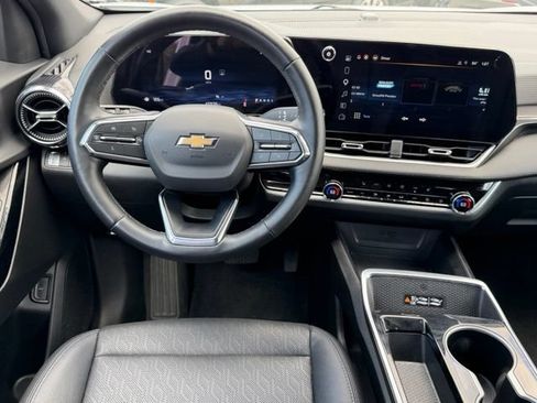 Used 2025 Chevrolet Equinox LT w/ Convenience Package II FWD image 19