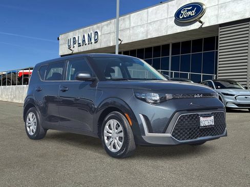 Used 2023 Kia Soul LX FWD image 1