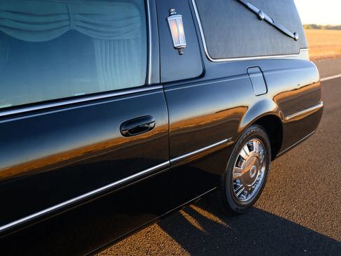 Used 2009 Cadillac DTS Hearse FWD image 51