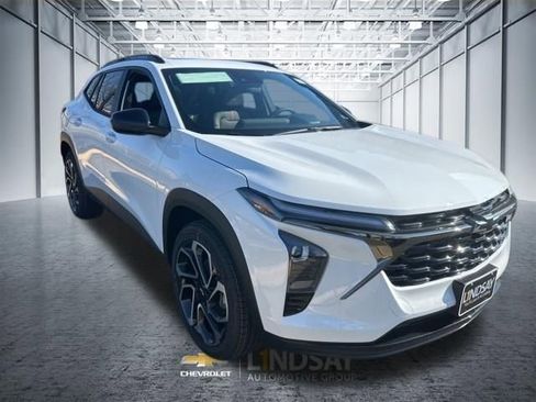 New 2026 Chevrolet Trax RS w/ Sunroof Package image 3