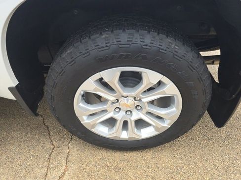 Used 2024 Chevrolet Silverado 1500 LTZ image 11