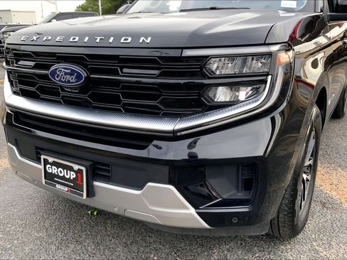 Used 2025 Ford Expedition Max Platinum AWD/4WD image 30