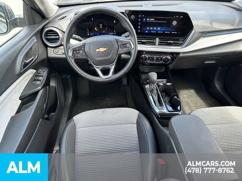 Used 2025 Chevrolet Trax LT w/ LT Convenience Package FWD image 26