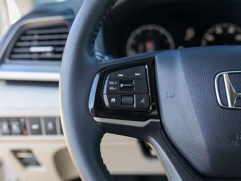 Used 2025 Honda Odyssey EX-L image 17
