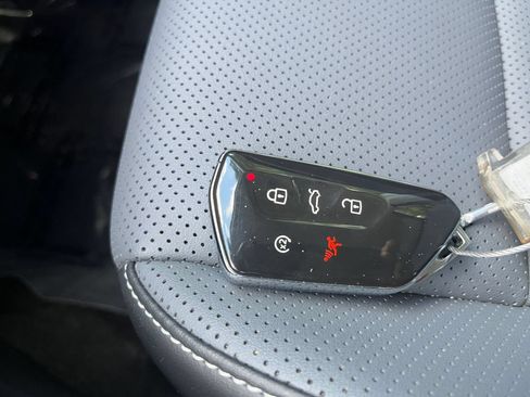 Used 2026 Volkswagen Tiguan SE FWD image 21
