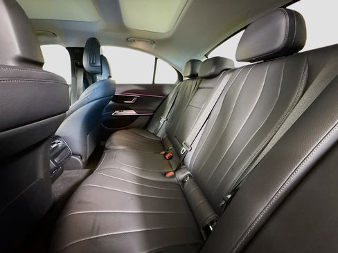 Used 2025 Mercedes-Benz E 350 Sedan image 25
