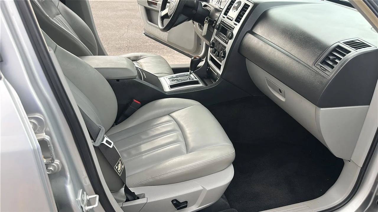 Used 2007 Chrysler 300 C RWD image 32