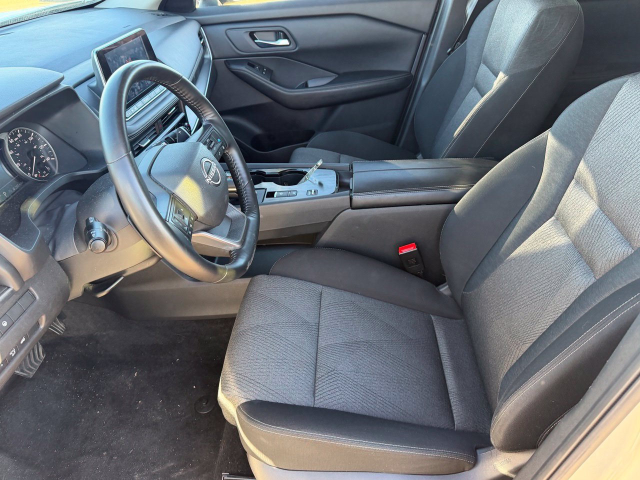 Certified 2025 Nissan Rogue SV FWD image 23