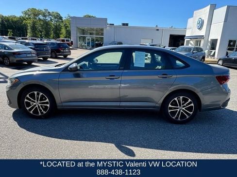 Used 2025 Volkswagen Jetta Sport FWD image 9