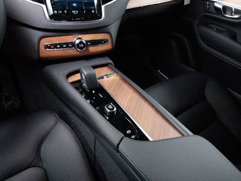 Certified 2025 Volvo XC90 B6 Plus w/ Protection Package Premier image 14