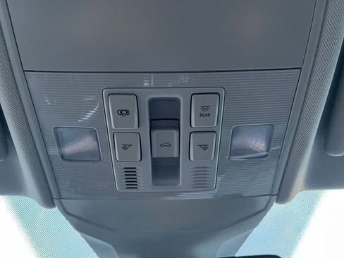 Used 2025 Volkswagen Jetta SE image 24