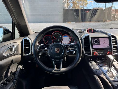 Used 2017 Porsche Cayenne Platinum Edition AWD/4WD image 20