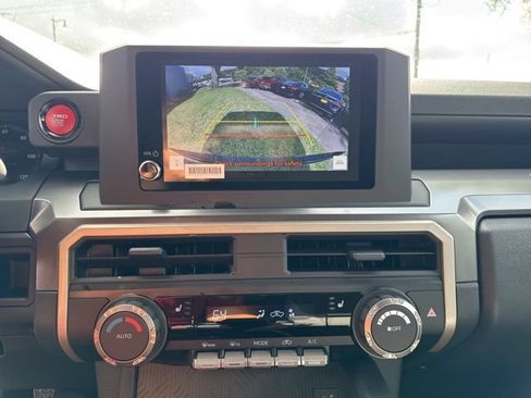 Used 2025 Toyota Tacoma TRD Off-Road AWD/4WD image 26