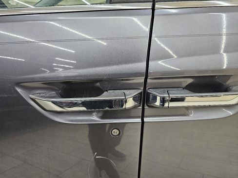 Used 2015 Honda Odyssey EX-L image 11