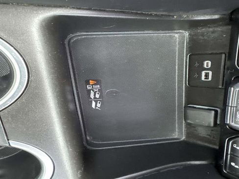 Used 2021 Chevrolet Suburban RST w/ Luxury Package image 26