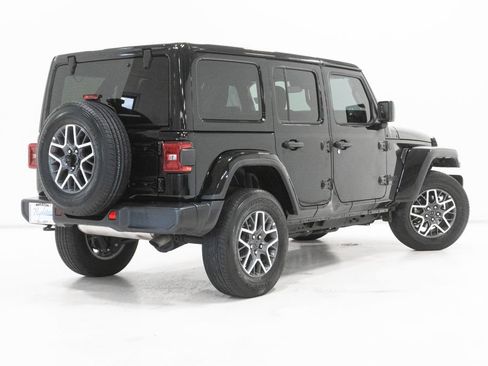 Used 2025 Jeep Wrangler Unlimited Sahara AWD/4WD image 27