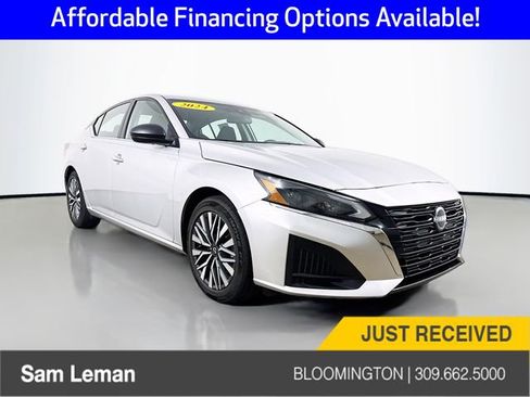 Used 2024 Nissan Altima 2.5 SV FWD image 1