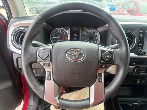 Used 2022 Toyota Tacoma SR5 RWD image 10