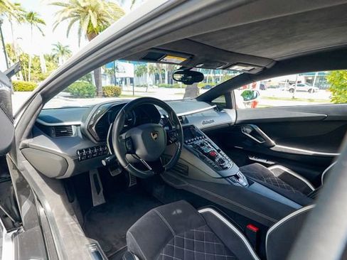 Used 2018 Lamborghini Aventador S AWD/4WD image 3
