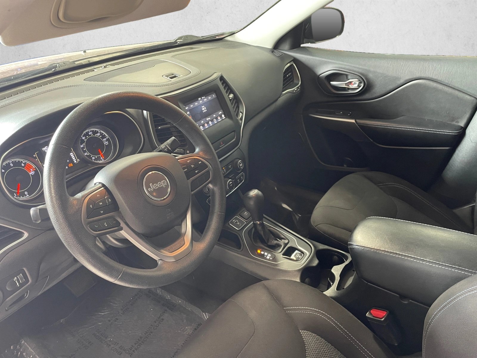 Used 2019 Jeep Cherokee Latitude w/ Popular Appearance Group FWD image 10