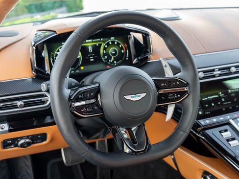 Used 2025 Aston Martin V8 Vantage Coupe image 10