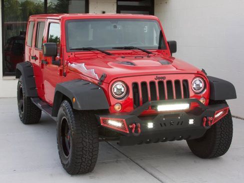 Used 2015 Jeep Wrangler Unlimited Sahara AWD/4WD image 2