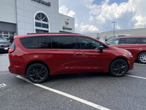 New 2026 Chrysler Pacifica Limited w/ S Appearance Package image 9