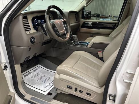 Used 2016 Lincoln Navigator Select AWD/4WD image 10