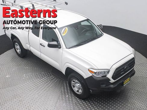 Used 2020 Toyota Tacoma SR RWD image 3