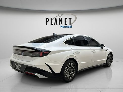 Certified 2025 Hyundai Sonata Limited FWD image 6